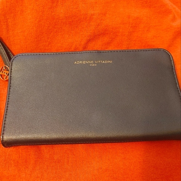 Adrienne Vittadini Studio designer wallet purse LIKE NEW - Picture 2 of 6